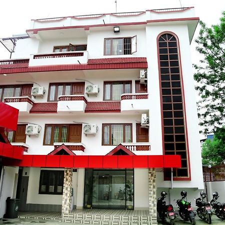 Oyo 104 Hotel Baltic Inn Kathmandu Ngoại thất bức ảnh